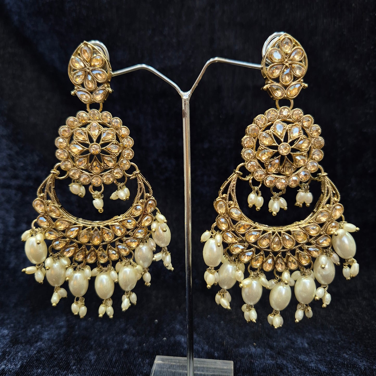 Shantu Kundan Chandbali White