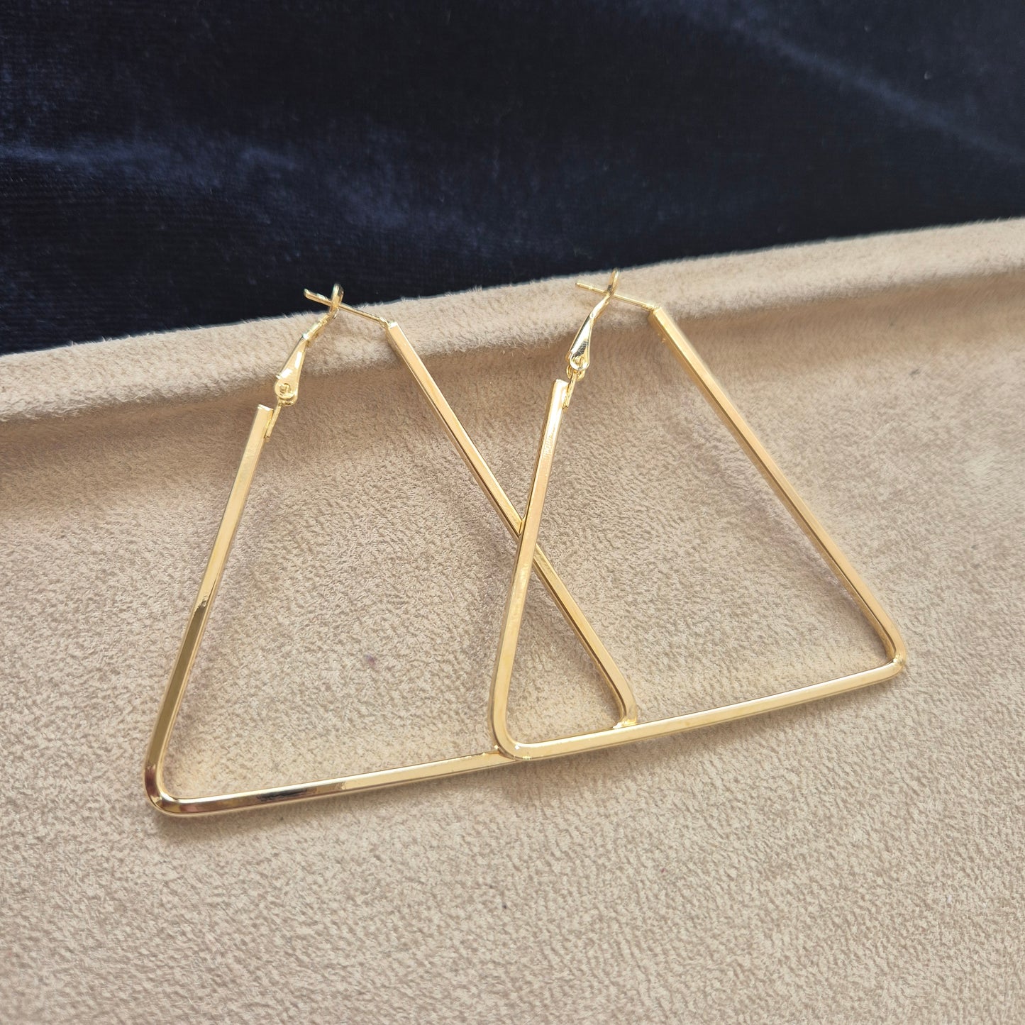Triangle Hoops Medium