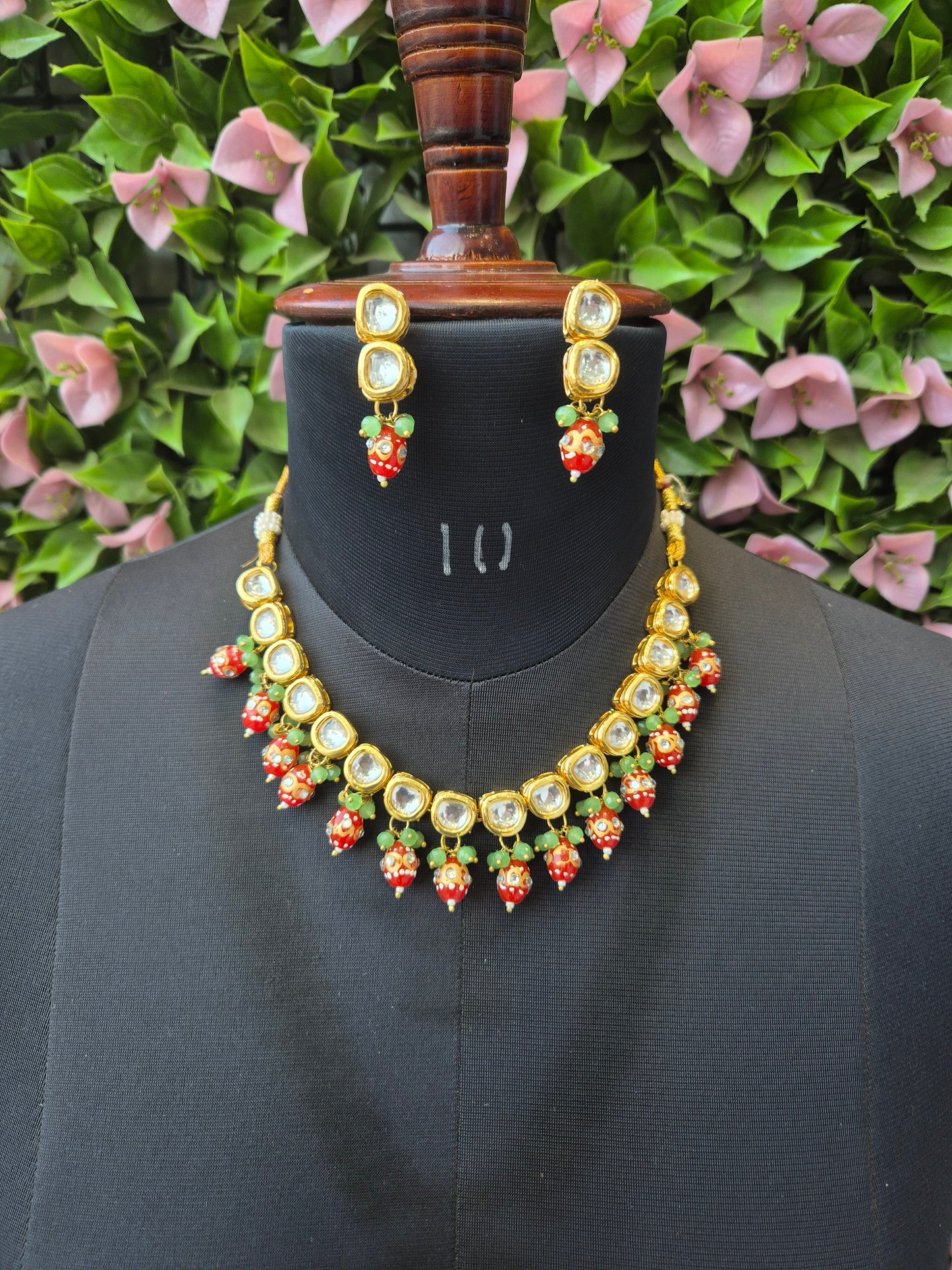 Sleek Kundan Set