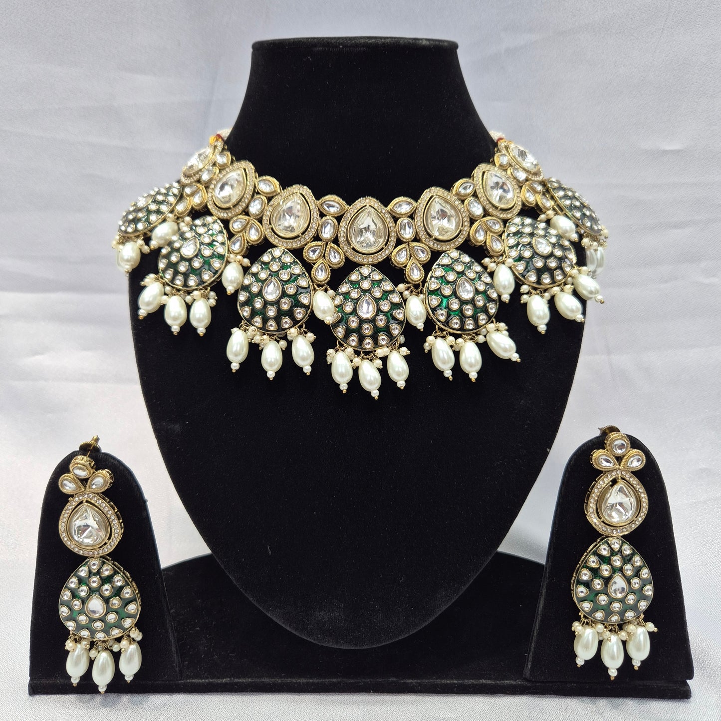 Inaaya Kundan Set