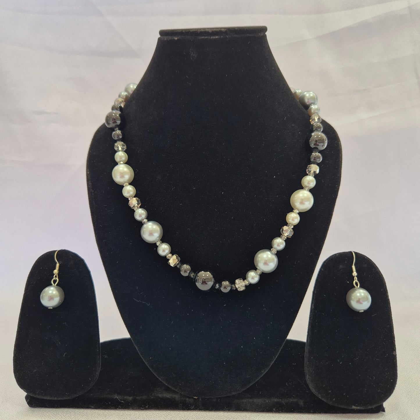 Lily Pearl Necklace Set